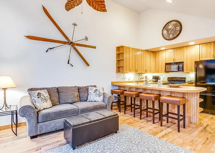 The Lakeview Escape